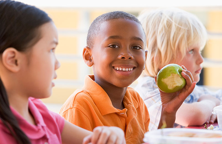 Kids eating healthy