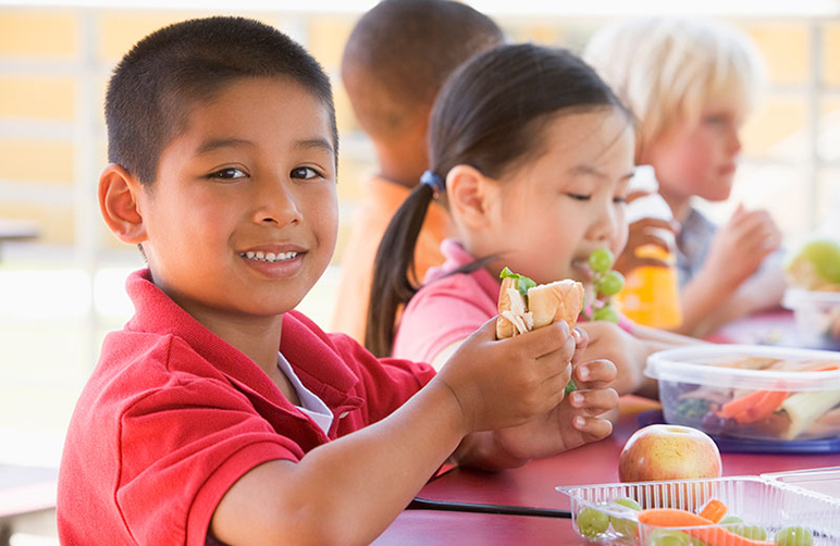 Kids eating healthy
